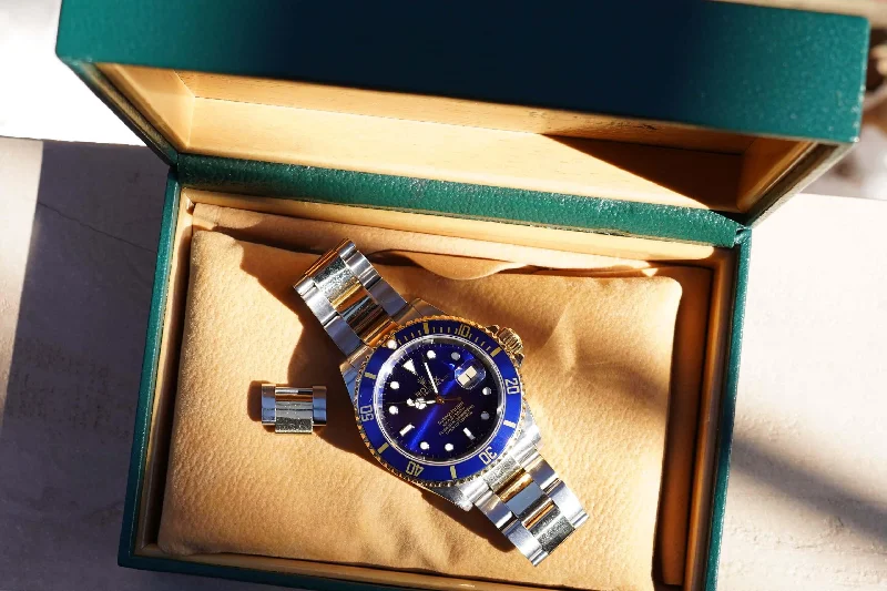 SOLDOUT: Rolex Two Tone Submariner 16613 "Bluesy" Year 2002 SOLID END LINKS SEL